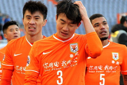 记者：莱万有一种几乎疯狂的求胜欲，他与哈维成了更衣室对手（记者：莱万胜欲近乎疯狂，与哈维在更衣室已成对立面）